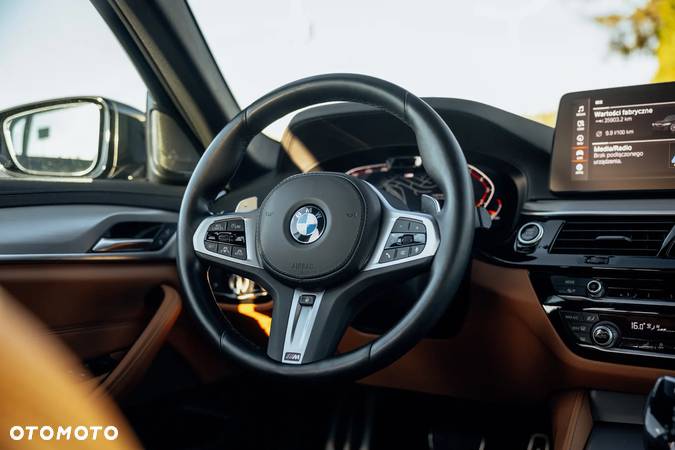 BMW Seria 5 540i xDrive mHEV M Sport sport - 17