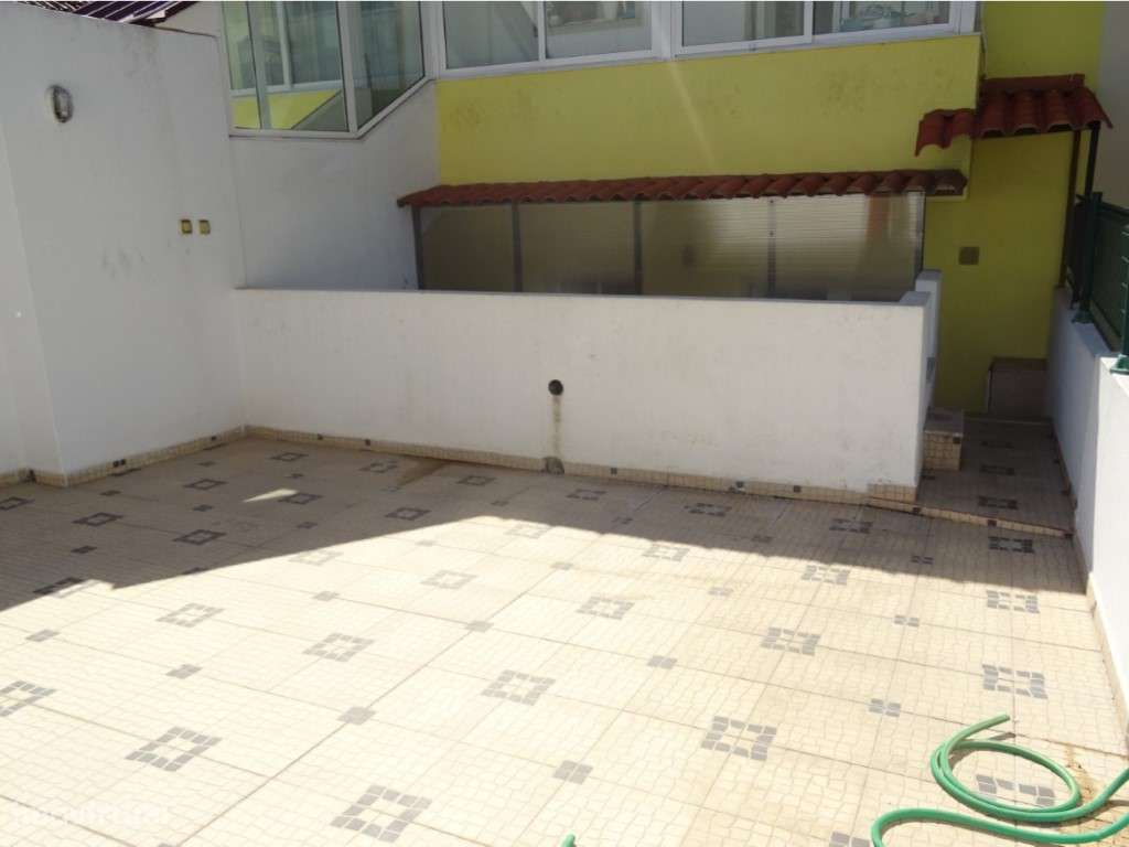 Venda de Prédio - Junto ao Metro de Odivelas-5