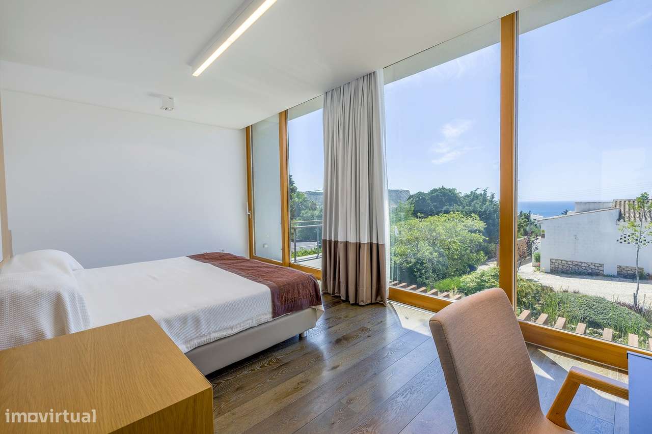 PROPRIEDADE COM 2 MORADIAS COM 3815m² DE TERRENO E COM VISTA PARA O MA - Grande imagem: 5/54