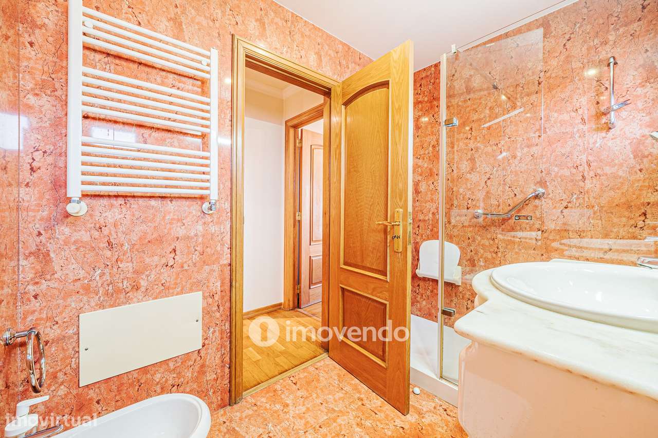 Apartamento T2 com garagem em condomínio com jardim, Paço de Arcos-23
