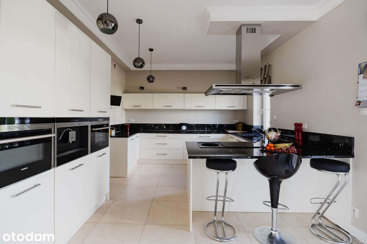 Wolnostojący, imponujący dom 361 m2, do zamieszkania-3