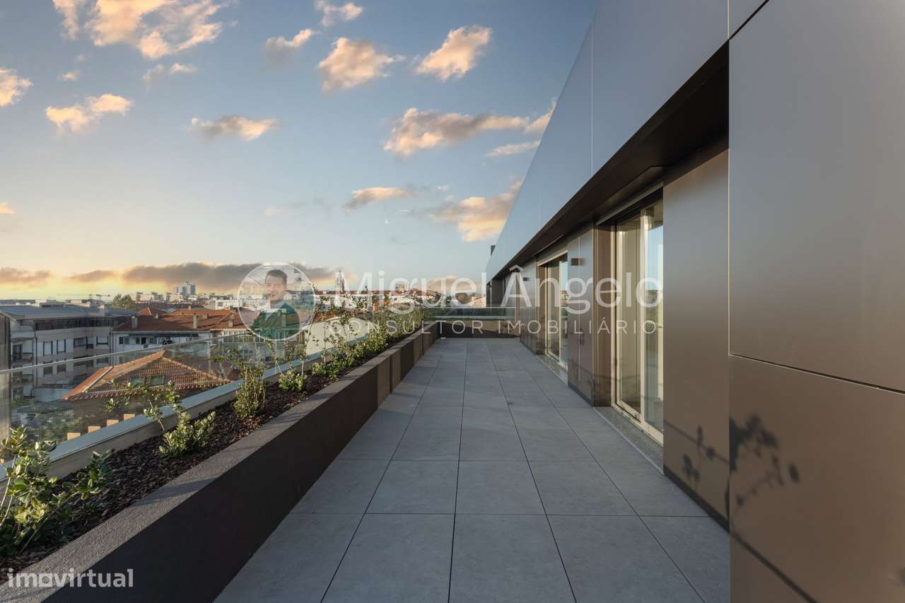 T3 Penthouse com terraços e três frentes no coração de Espinho-26