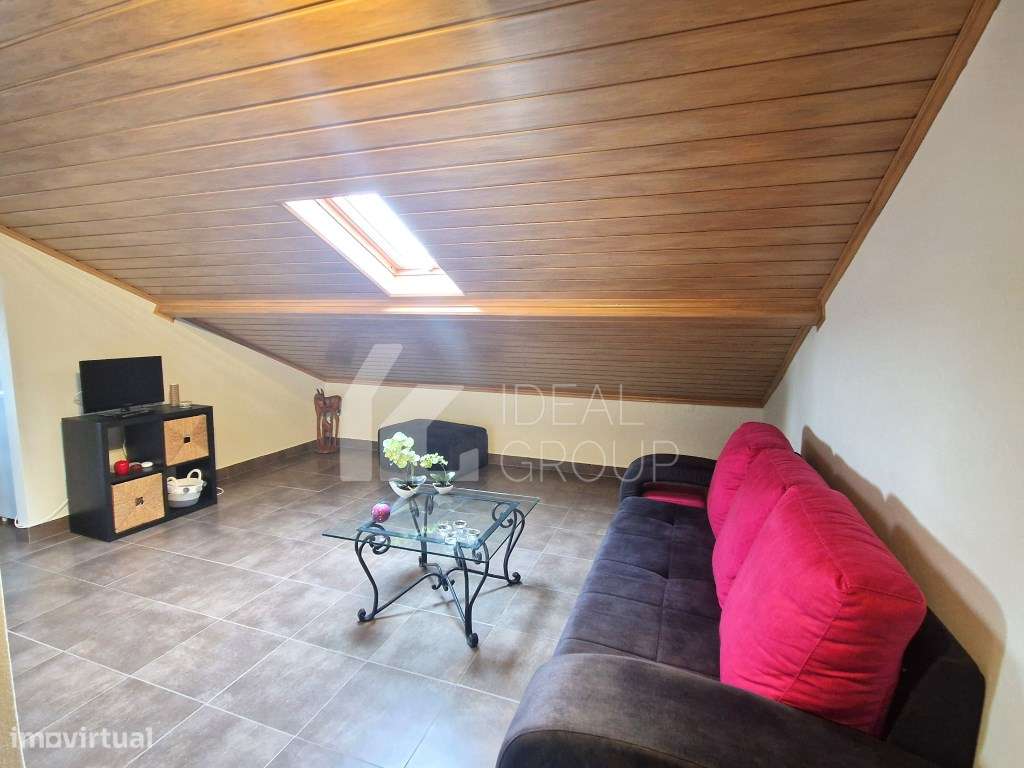 Moradia com Piscina em lote de 1.599 m² na Silveira-14