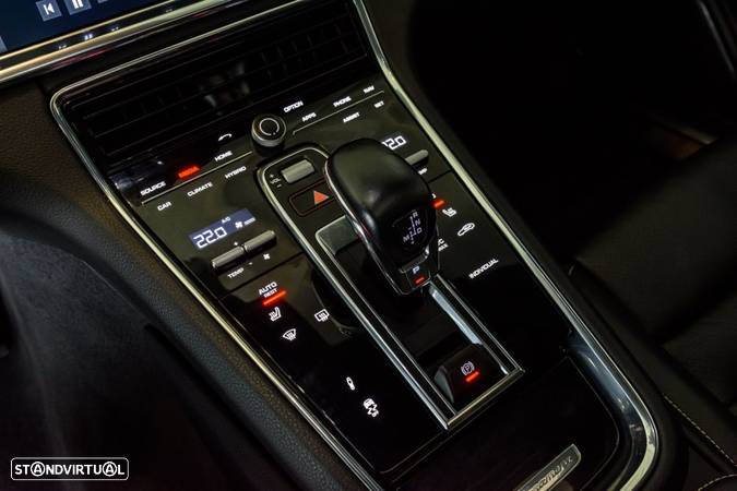 Porsche Panamera Sport Turismo 4 E-Hybrid 10 Years Edition - 29