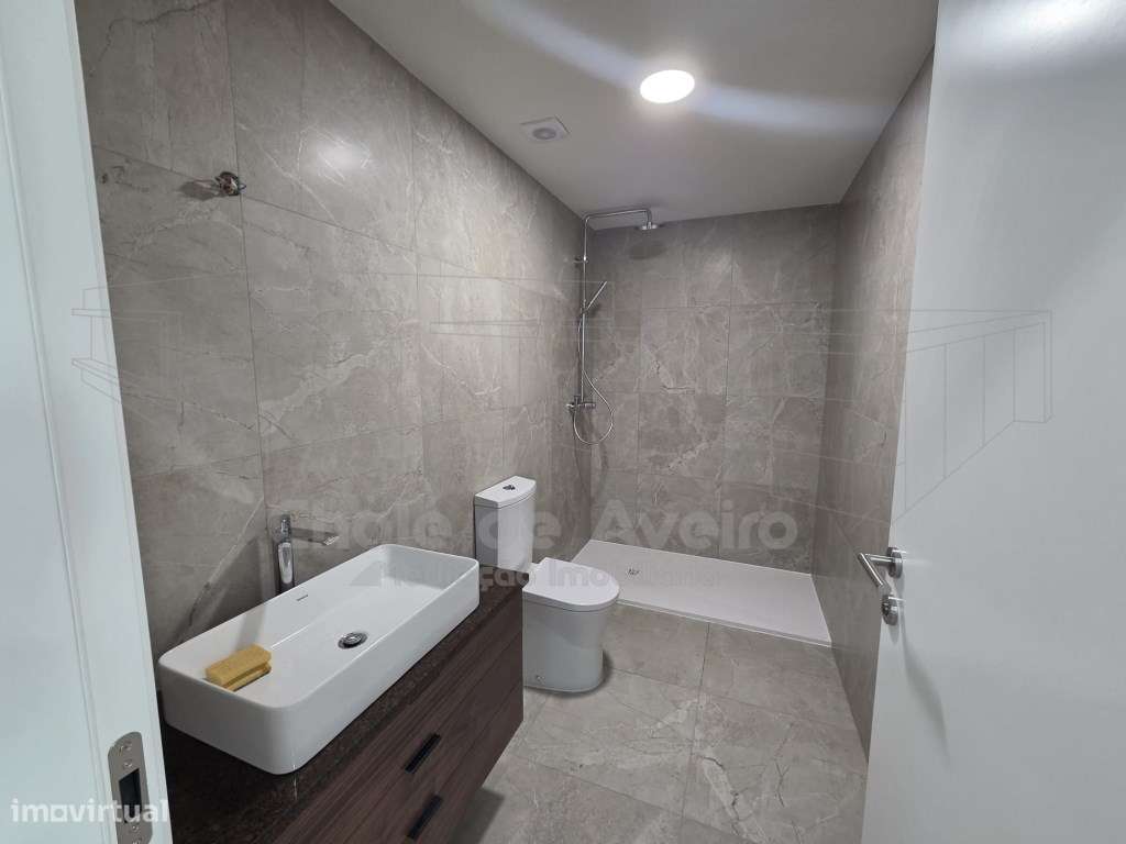 Moradia unifamiliar geminada T3, de 2 pisos, com garagem, anexos e ...-22