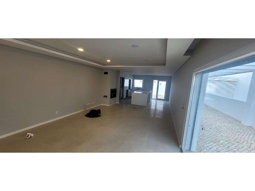 Moradia Nova e Moderna - Fernão Ferro - Grande imagem: 5/36