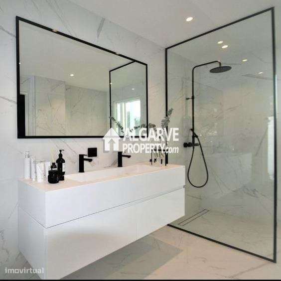 Moradia Geminada V4 com Piscina e Garagem Fechada nas Gambelas, Faro - Grande imagem: 3/44