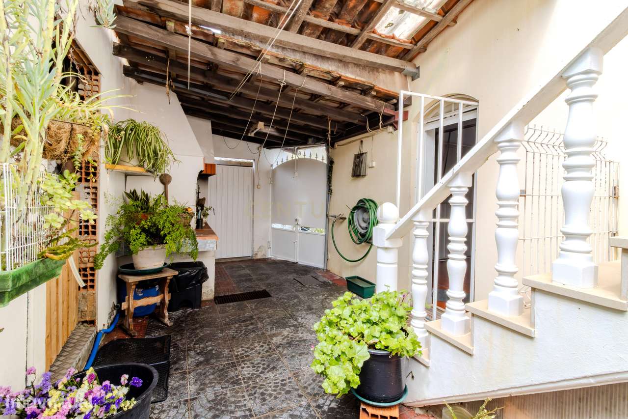 Moradia individual com comércio e jardim - Grande imagem: 4/38