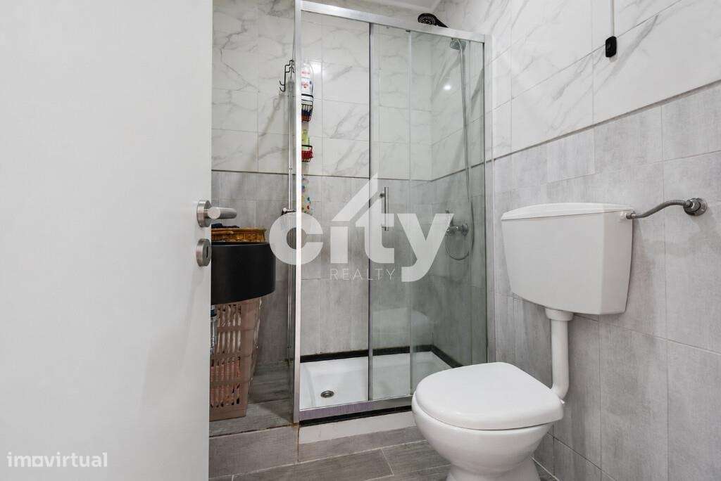 T1+1 Totalmente Remodelado com Varanda e Marquise | Pronto a Habitar |-11