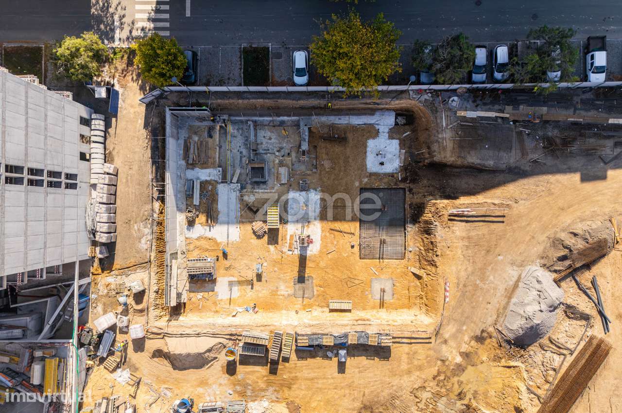 Apartamento T2 com varanda em construção, situado no 3º piso. - Grande imagem: 3/15