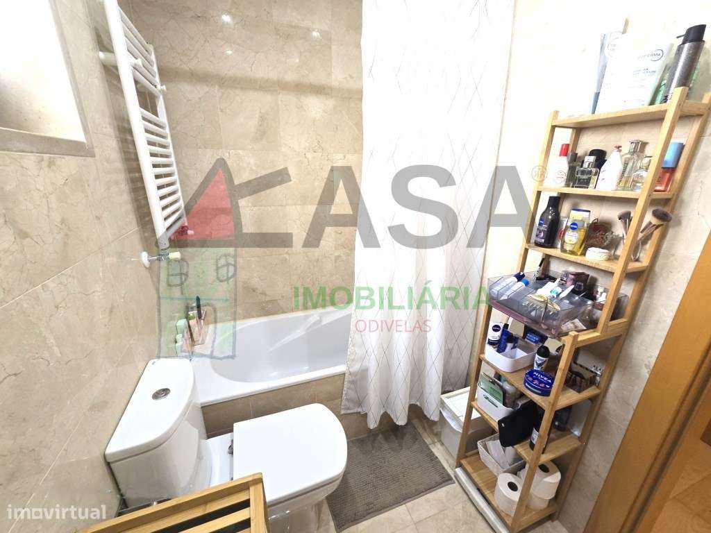 Moradia T4 com Terraço e Vista Desafogada em Loures-37