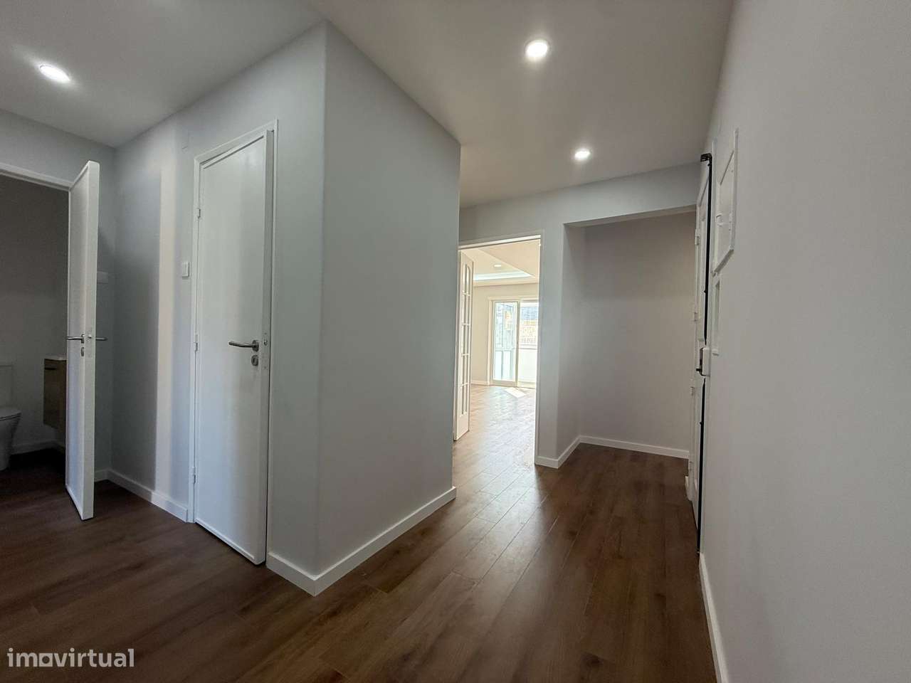 Apartamento T4 transformado em T3 Remodelado no Laranjeiro, Almada-16