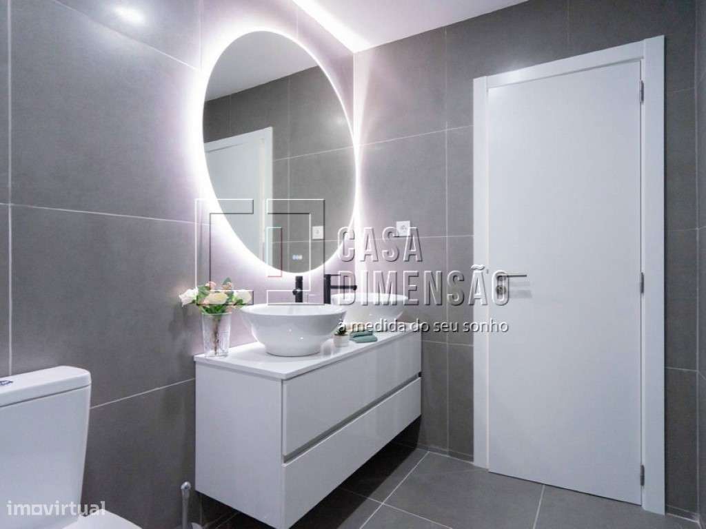 Apartamento de tipologia T3, mobilado e equipado em Benfica!!-52