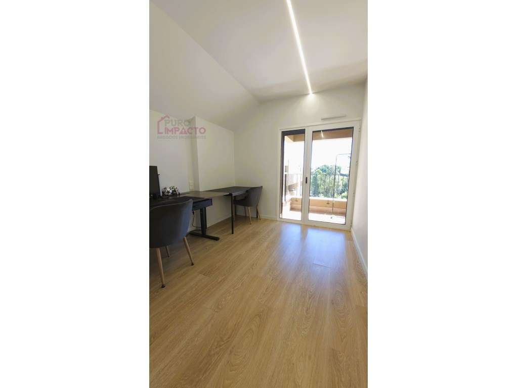 T2 Semi-Novo (2025) | Rotunda do Picoto | Garagem 23m² | 2 Varandas-15