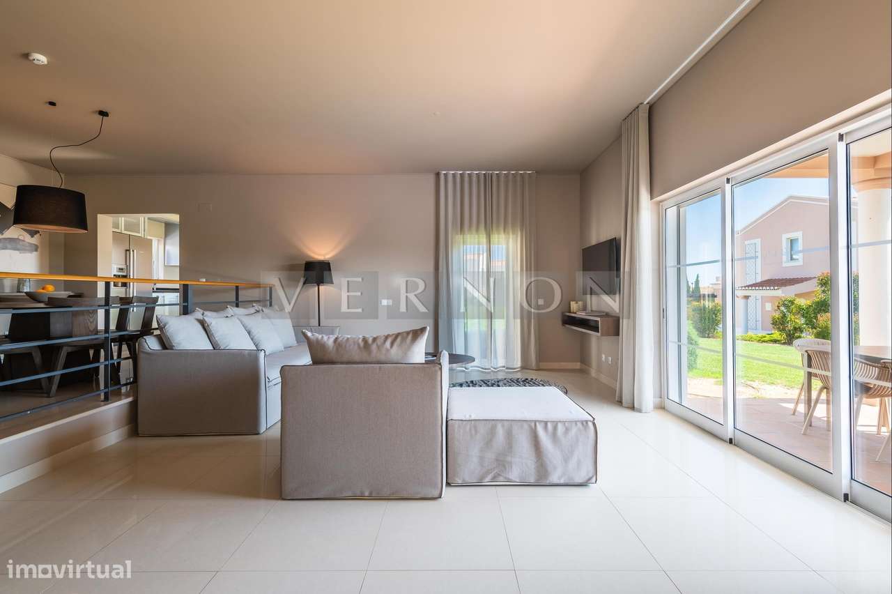 Moradia T3 renovada com piscina privada, jardins e garagem, localizada - Grande imagem: 4/54