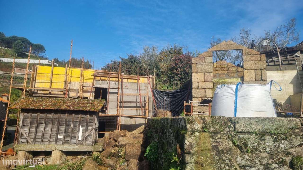 Oportunidade Única- Moradia V3 situada na Granja em Paredes de Viadore-7