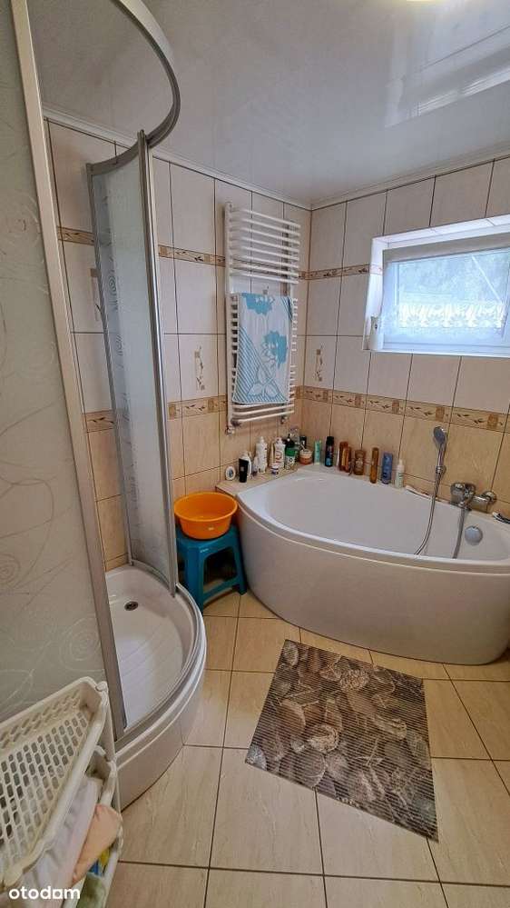 Do sprzedaży ładny, wolnostojący dom na dużej dzia-3