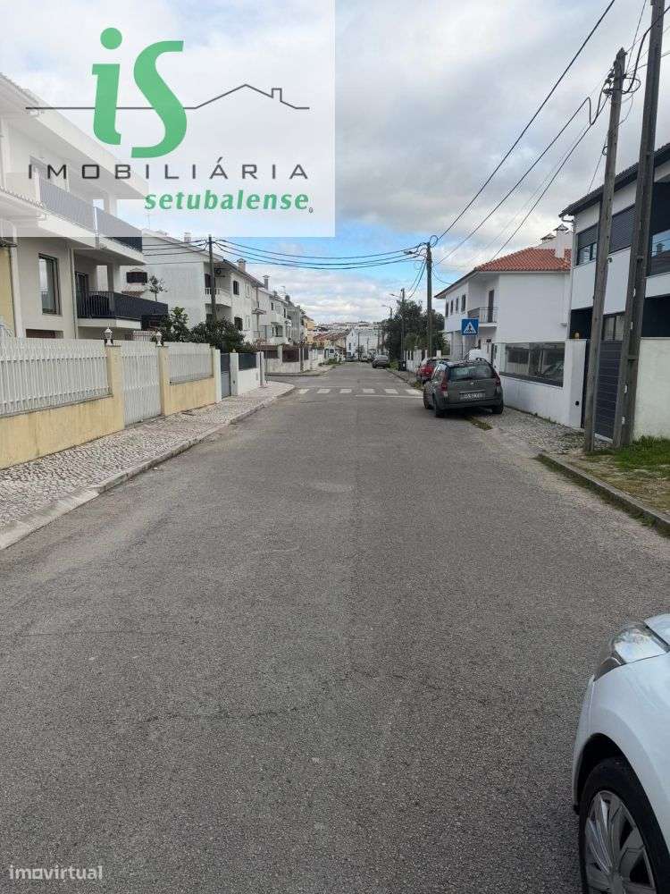 MORADIA T6 À VENDA EM  ALMADA COM GARAGEM-22