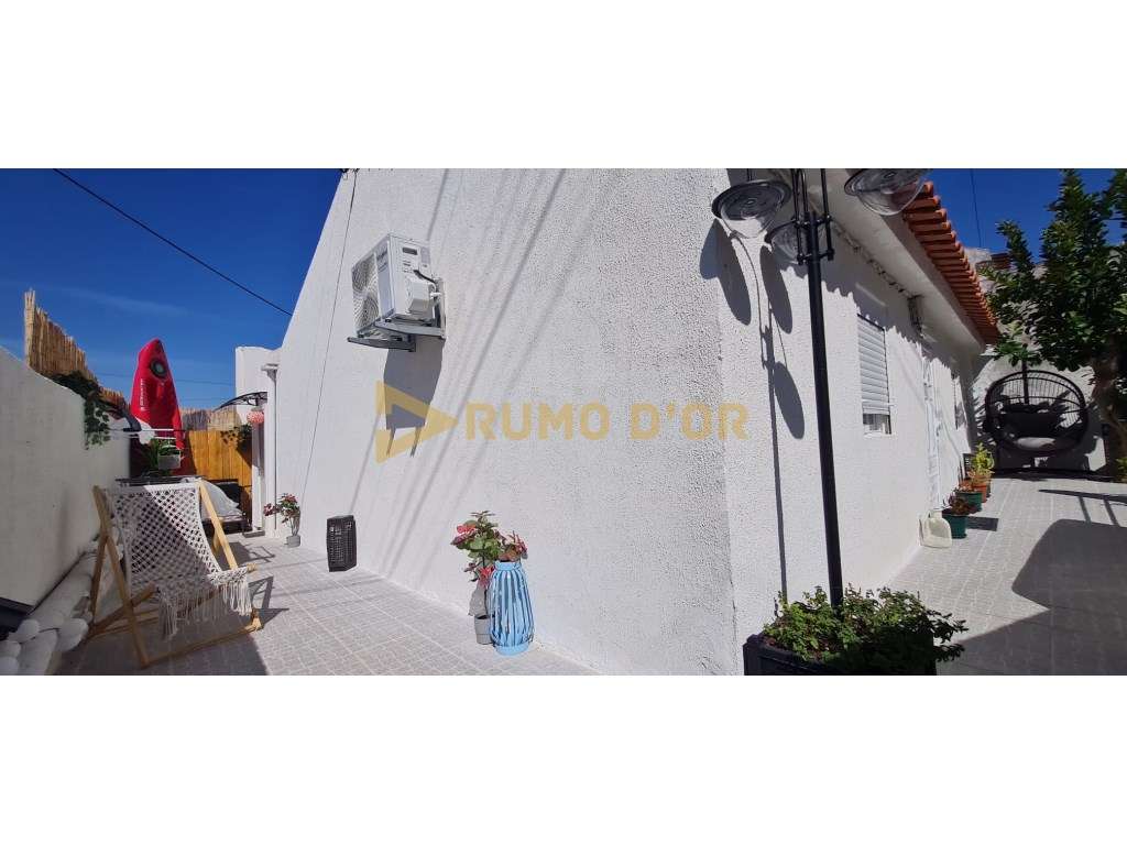 Moradia Exclusiva com Piscina Interior e Terraço - Conforto e Charm...-5