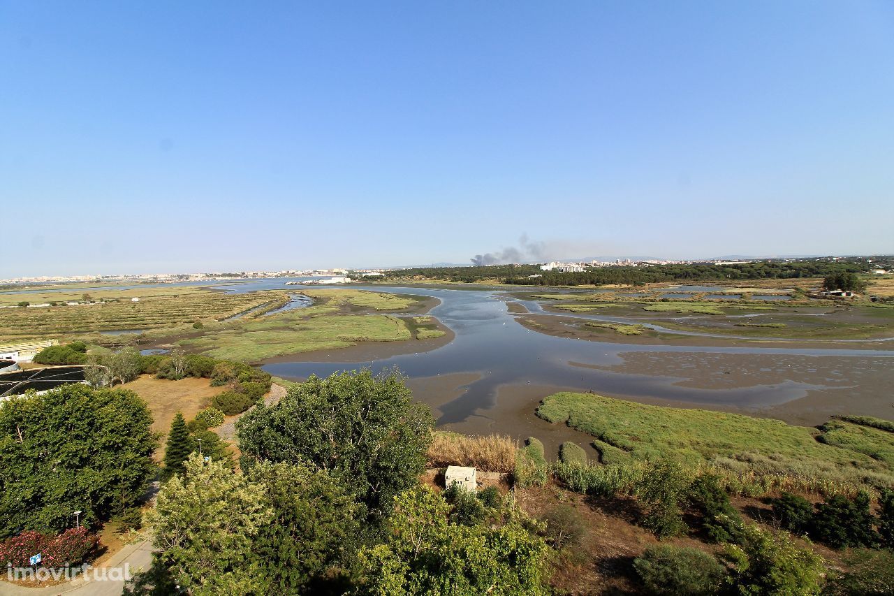 QTA. DO ROUXINOL - T3 com vista Rio Tejo junto ao centro de Corroios!