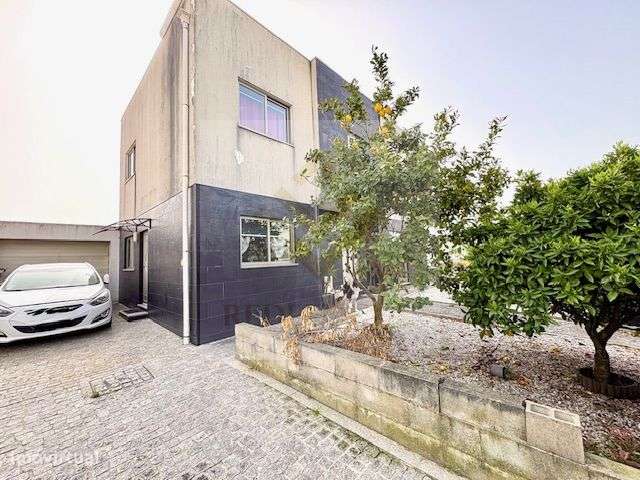 Moradia T4 com espaço exterior em Válega-38