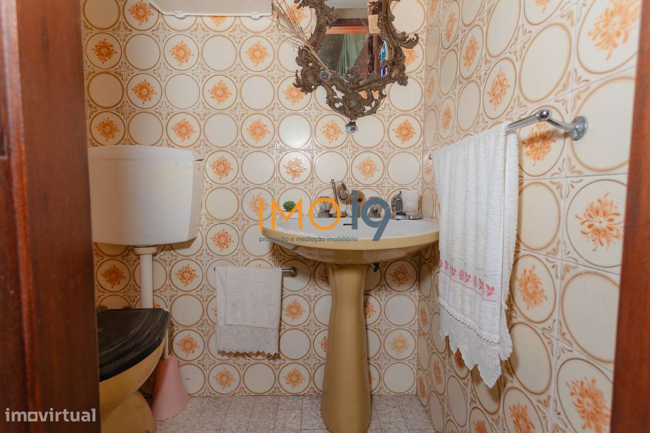 Moradia T4 + arrumos em Boleiros - Fátima-16