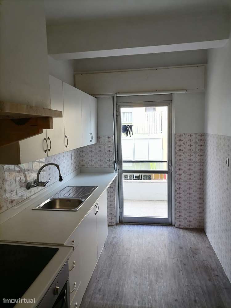 T2 Linda-a-Velha, Junto aos Correios, Muito Bem Conservado. - Grande imagem: 4/22