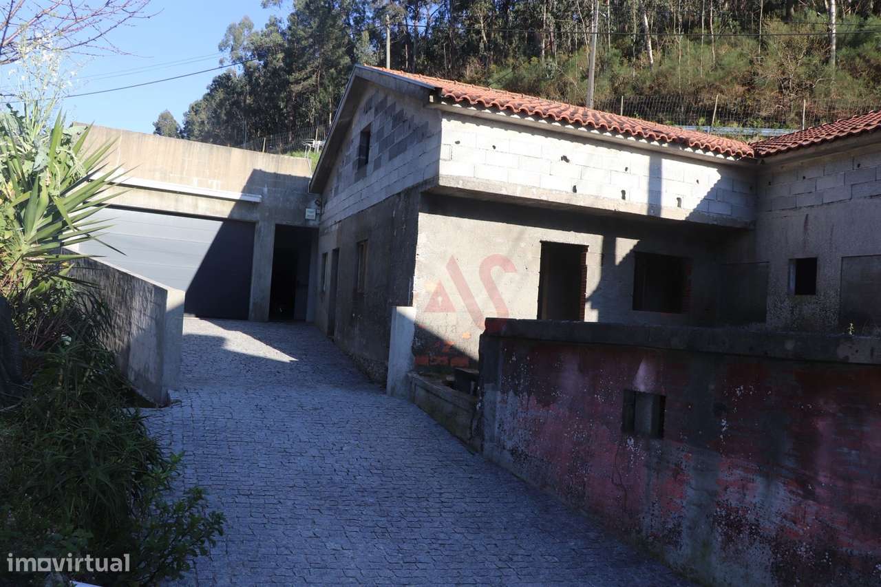 Moradia T3 para Restauro em Sendim, Felgueiras - Grande imagem: 4/8