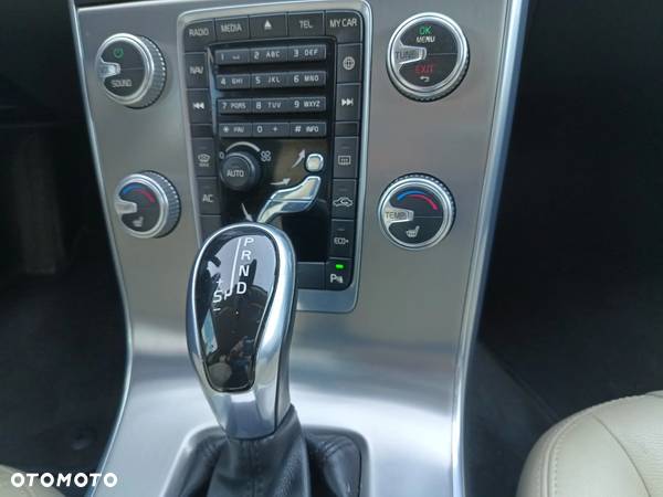 Volvo V60 D5 Drive-E Momentum - 20