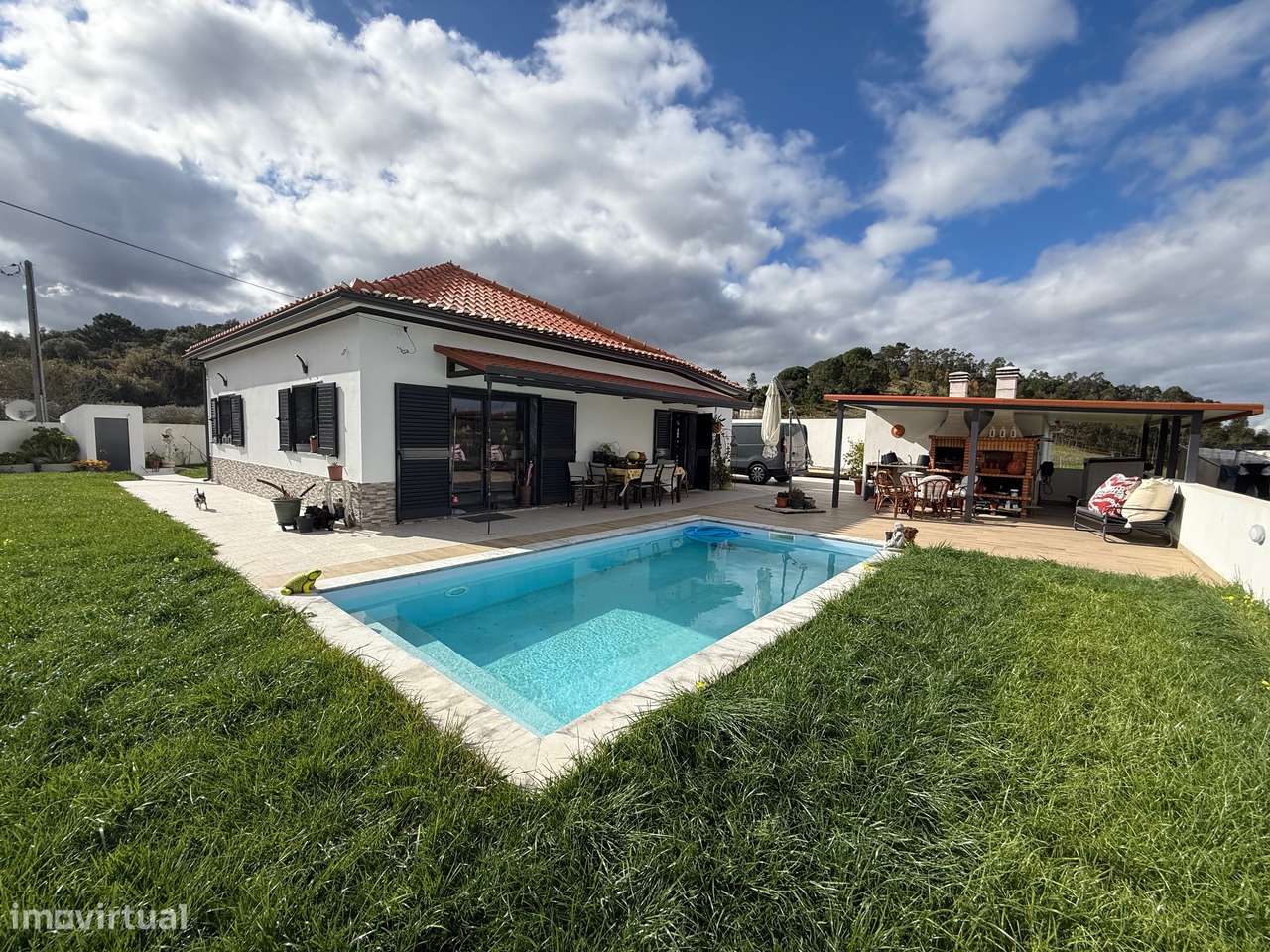 Quintinha com moradia, piscina, anexos e terreno - Alcoentre - Grande imagem: 4/36