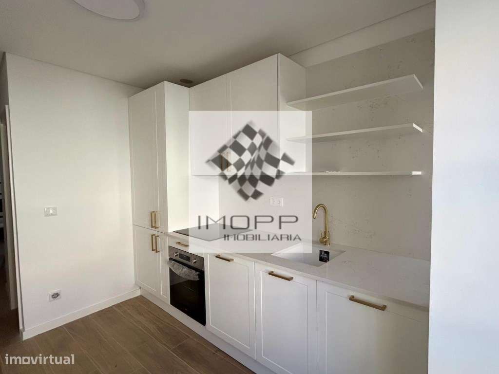 Moradia T2 +2 no centro histórico de Carnide-1