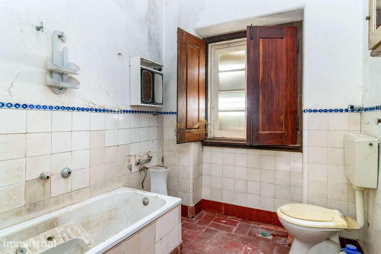 Moradia T3 com Terreno de 2.270m² no Centro do Entroncamento-15