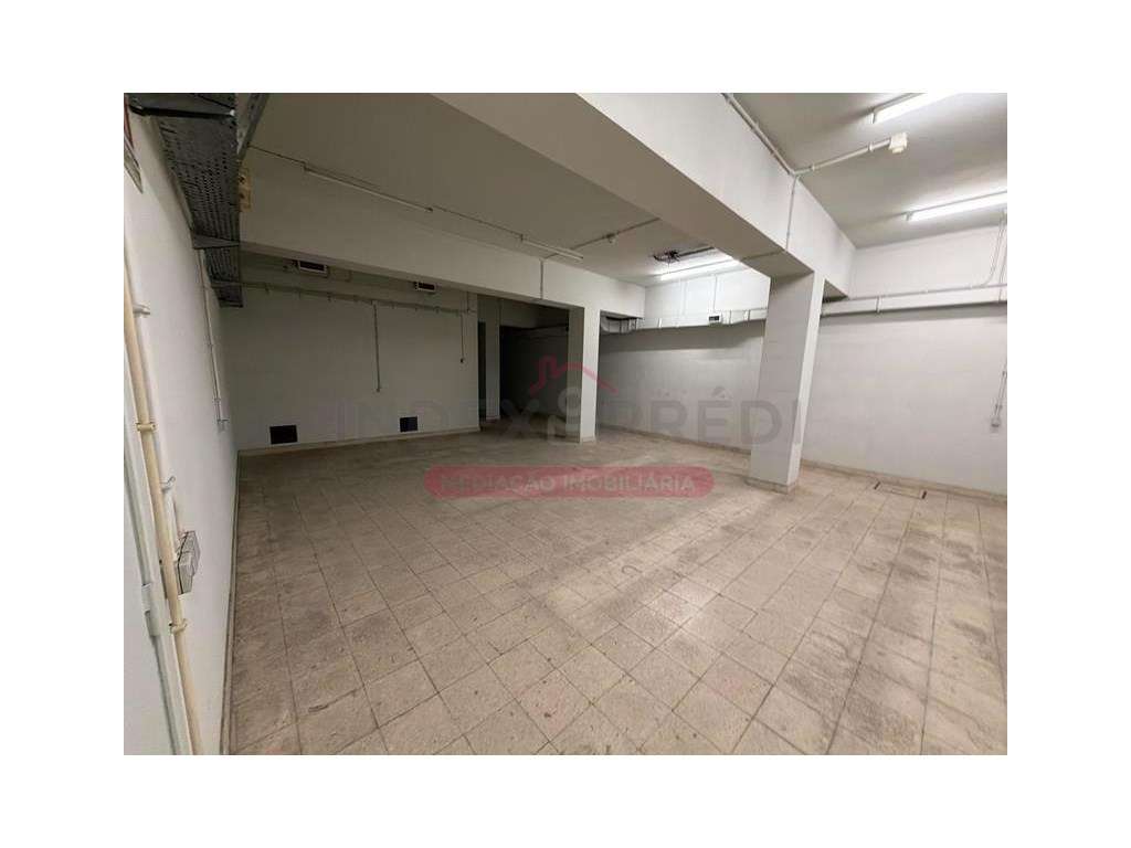 Ampla Loja com cave - Vila Nova de Poiares-14