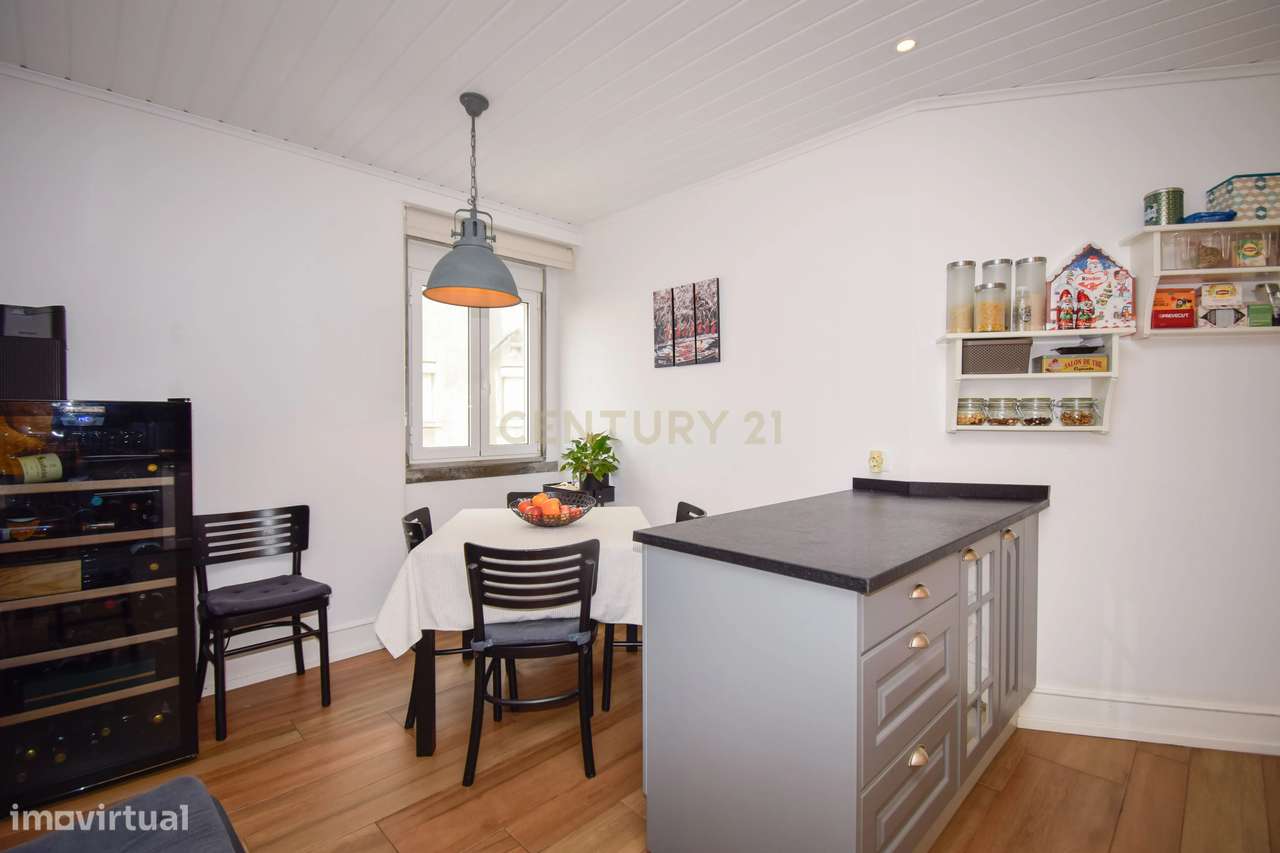 T3 Renovado | Luminosidade Natural | Localização Premium na Alameda /-21