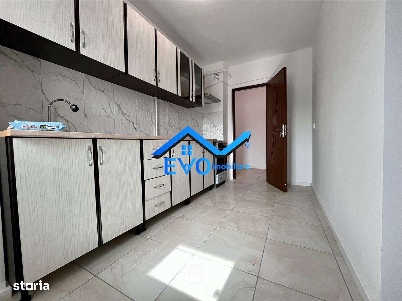 Apartament 3 camere, liber, 80 mp, DE VANZARE, etajul 2 din 4, 1997, L - Imagine principală: 2/13