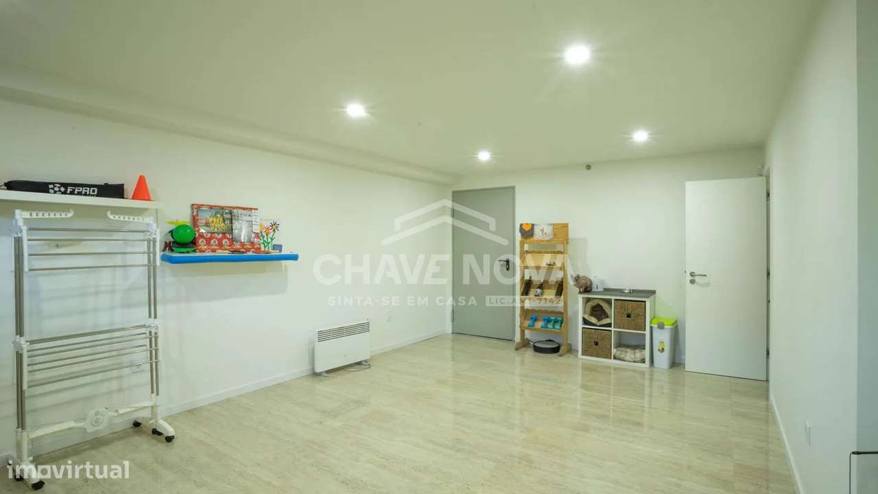 Moradia T3+1 em Canelas-Ref.MAD/02205/MH-27