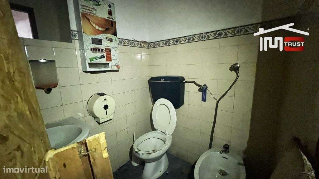 Prédio Habitacional Rés-do-Chão e 1º andar no Centro do Montijo - P...-18