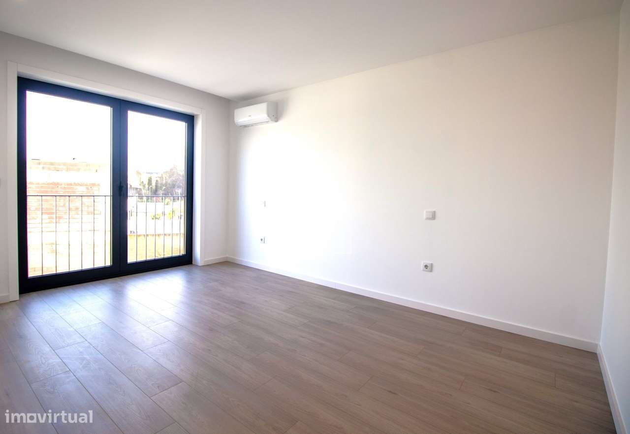 T2 NOVO c/ 139 m², Cozinha Equipada e Garagem Fechada p/ 2 Carros-16