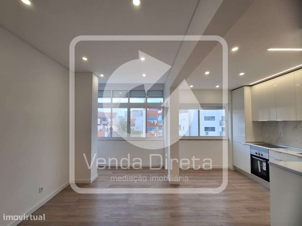 T4 totalmente remodelado no Barreiro com Varanda. - Grande imagem: 5/27