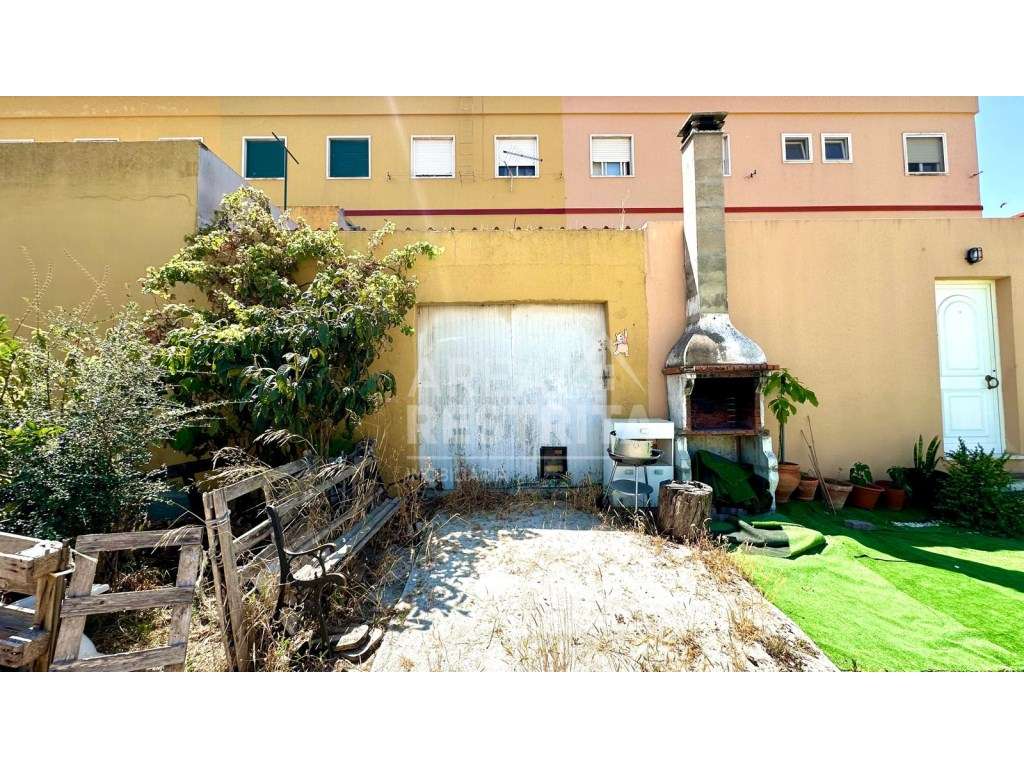 Apartamento T1 com Logradouro e Arrecadação/Garagem no Afonsoeiro -...-24