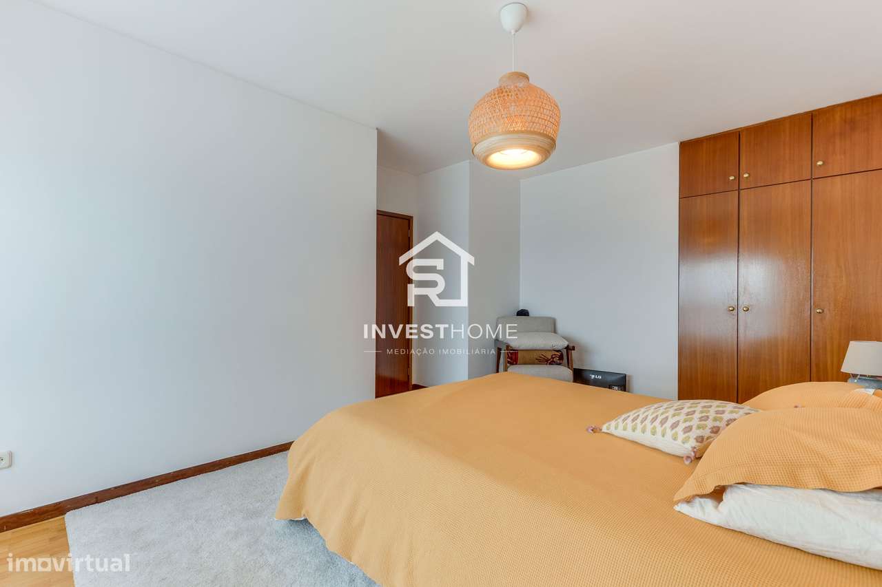 Apartamento T2 | Boas áreas | Varanda | 2 Lugares Garagem-35