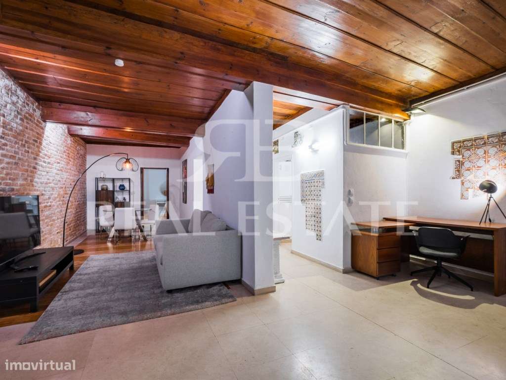 T1 - Chiado, Santa Catarina, centro de Lisboa.-23