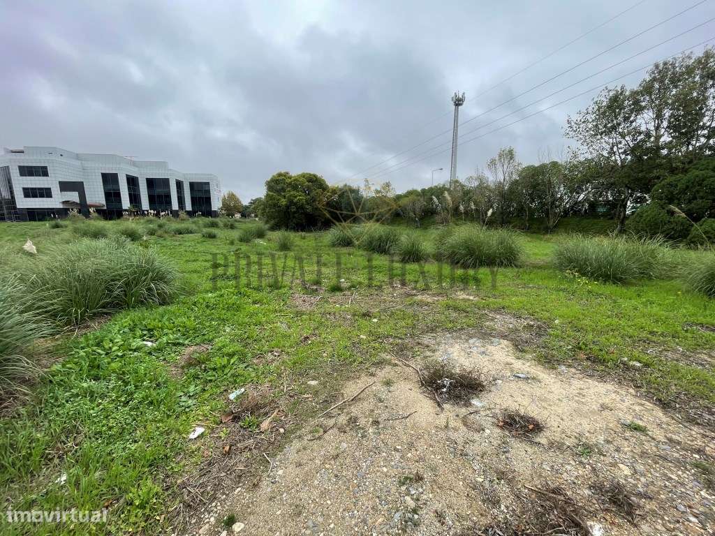 Terreno para construção de edifício com 5932m2 - Grande imagem: 2/15