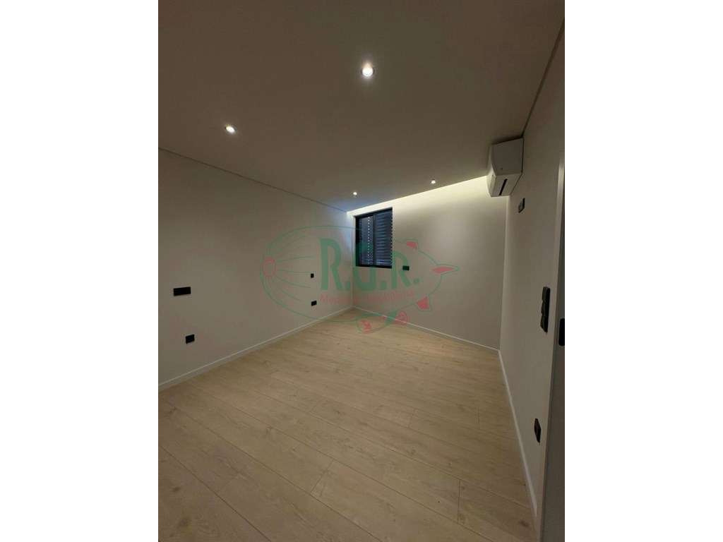 T4 Único no Piso | Terraço (48.40m2) | Box 2 Carros e Arrumos | SÃO...-17