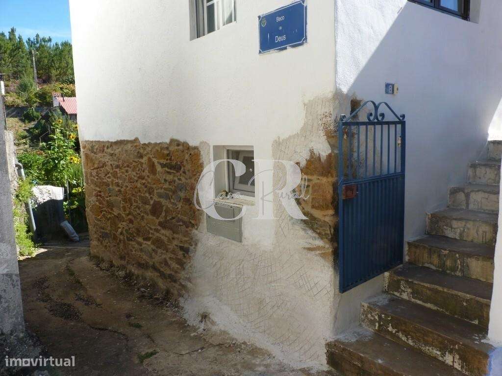 Duas casas habitáveis numa aldeia tradicional de montanha em Alvares,-1