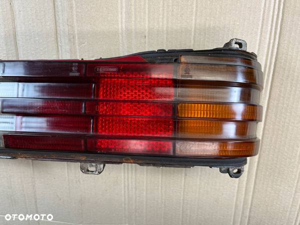 mercedes w123 sedan lampa prawa tył tylna - 5