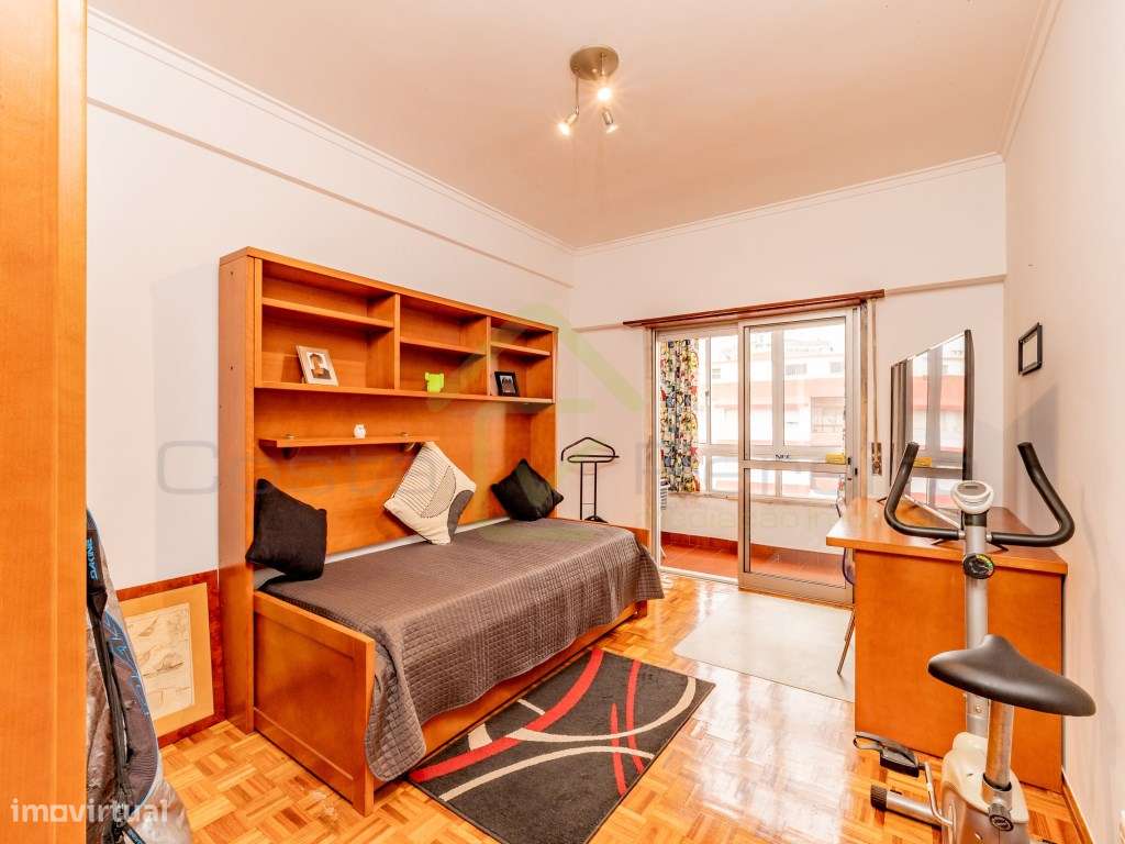 Apartamento T3 com boas áreas e óptima exposição solar-17