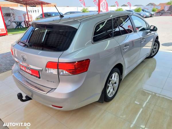 Toyota Avensis - 29