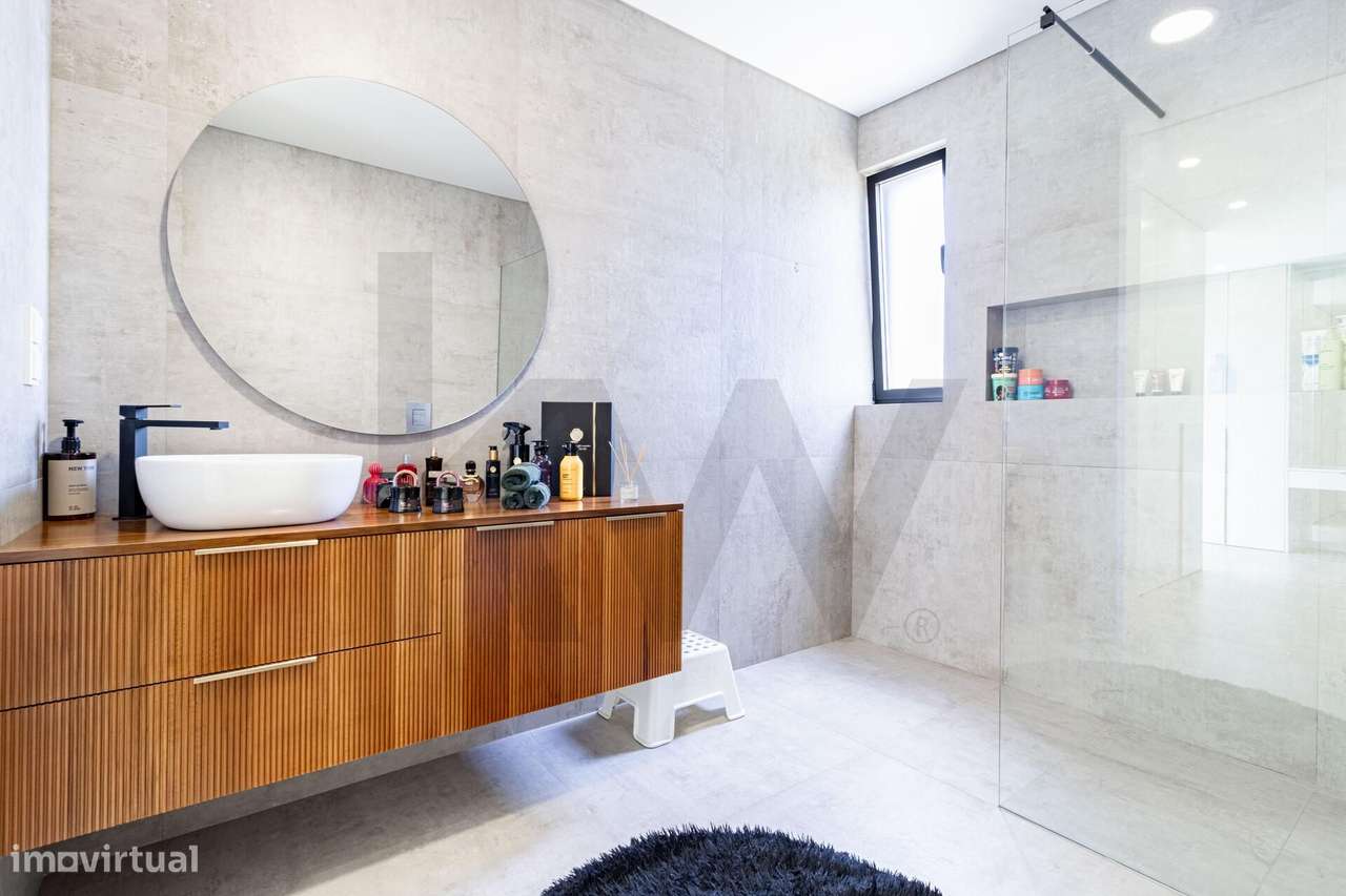 Moradia Térrea de Luxo com Piscina, Onde o Sonho se Torna Realidade-31