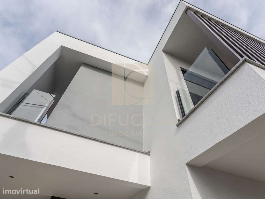 R296 Moradia T4 centro de Fernão Ferro - Grande imagem: 5/36